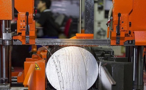 翠屏立式金属带锯床切削出现跑带故障解决方法！